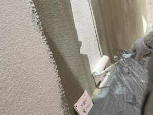 現場の作業風景　外壁塗装下塗り　生駒郡安堵町