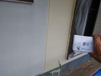 奈良県橿原市O様邸　外壁塗装・屋根塗装工事 外壁中塗り