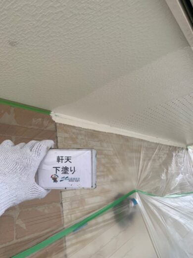 奈良奈良市O様邸　外壁塗装工事 軒天下塗り