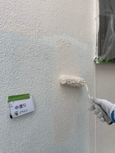 奈良橿原市W様邸　外壁塗装・屋根塗装工事 外壁中塗り