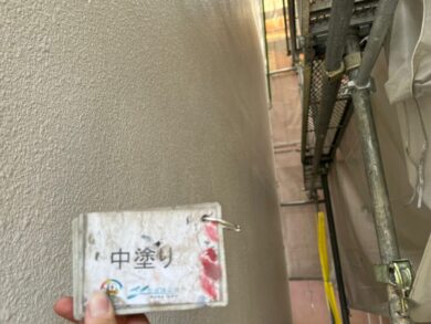 奈良橿原市O様邸　外壁塗装・屋根塗装工事 外壁中塗り
