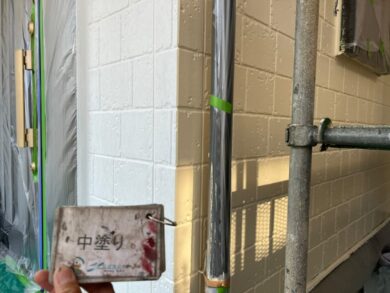 奈良県橿原市M様邸　外壁塗装・防水工事 外壁中塗り